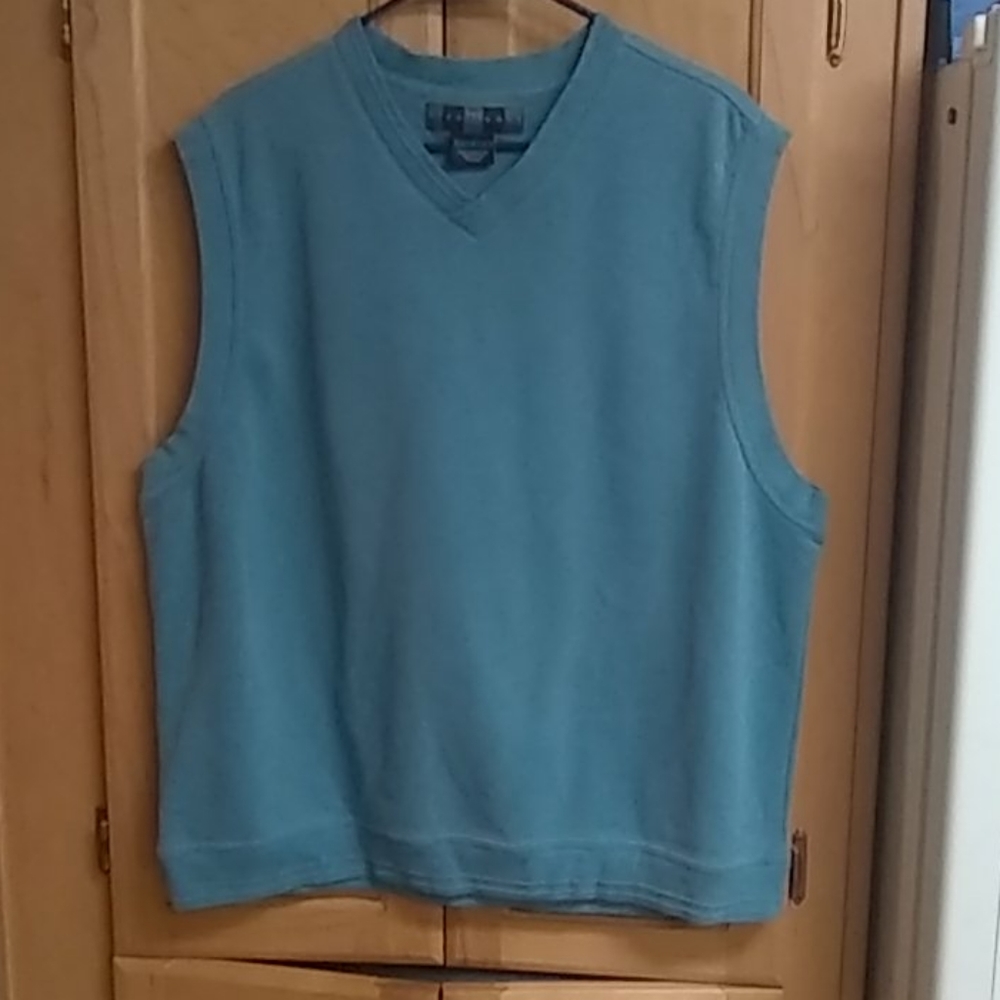 Men's large teal Nike golf vest.